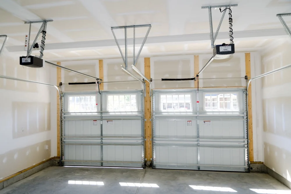 Garage door opener and operating mechanism